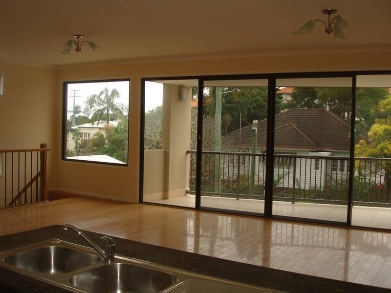 50 LITTLE NORMAN STREET, Southport QLD 4215