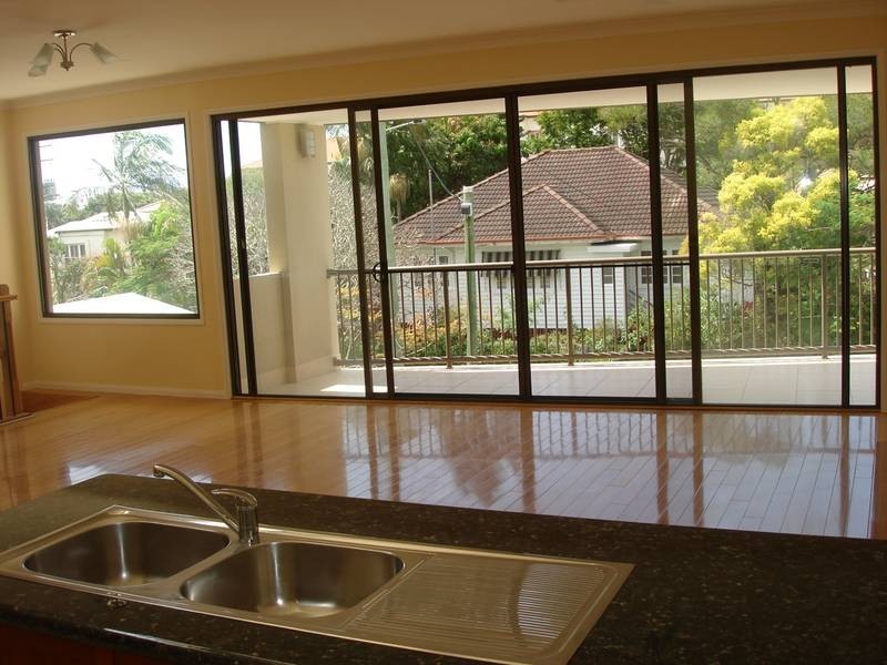 50 LITTLE NORMAN STREET, Southport QLD 4215