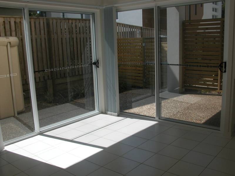 127 Pohlman Street, Southport QLD 4215