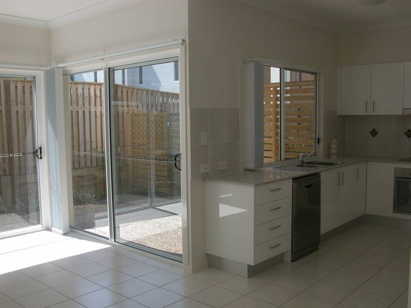 127 Pohlman Street, Southport QLD 4215