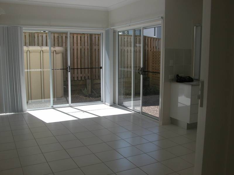 127 Pohlman Street, Southport QLD 4215