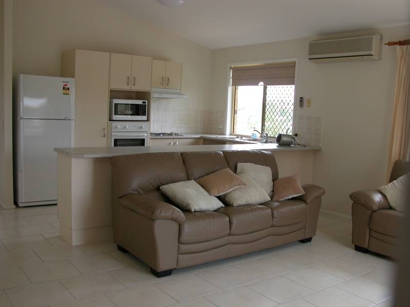 8 Crestridge Crescent, Oxenford QLD 4210