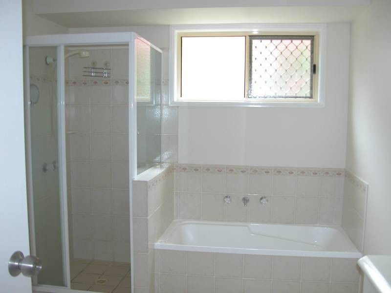 8 Crestridge Crescent, Oxenford QLD 4210