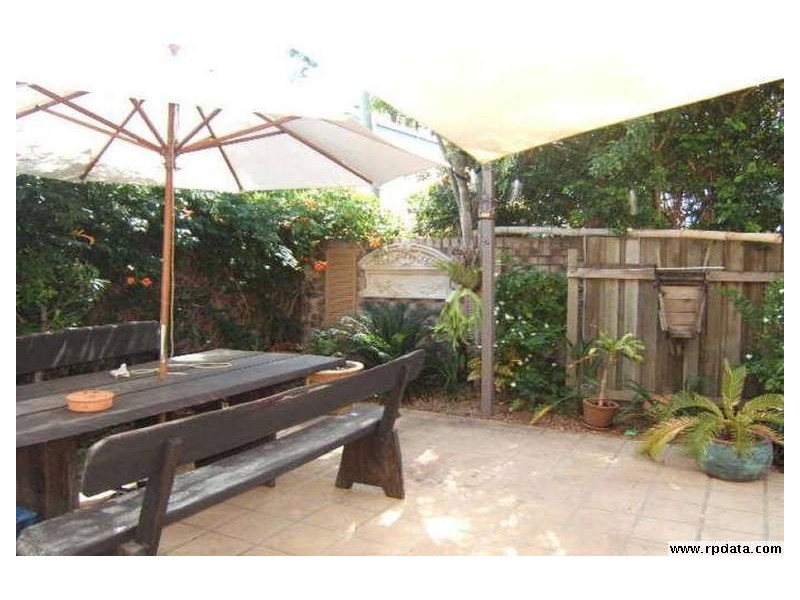 1/142 Frank Street, Labrador QLD 4215