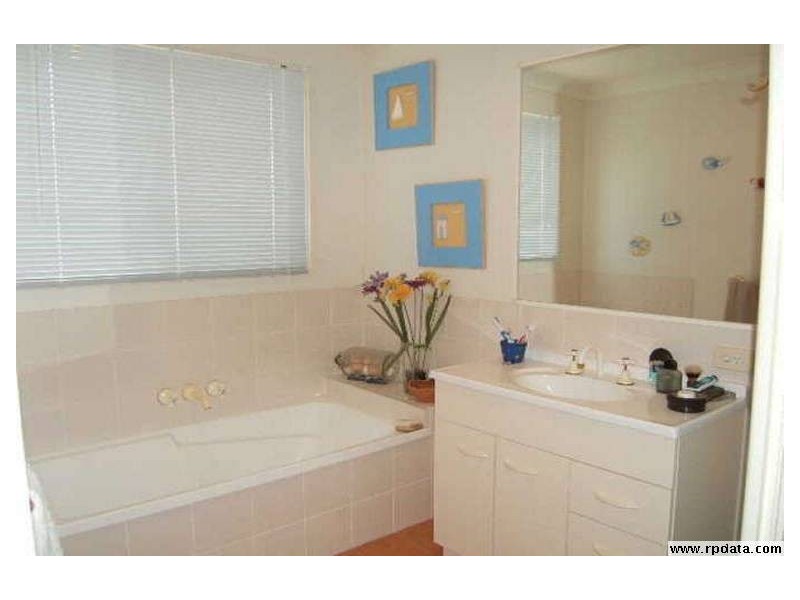 1/142 Frank Street, Labrador QLD 4215