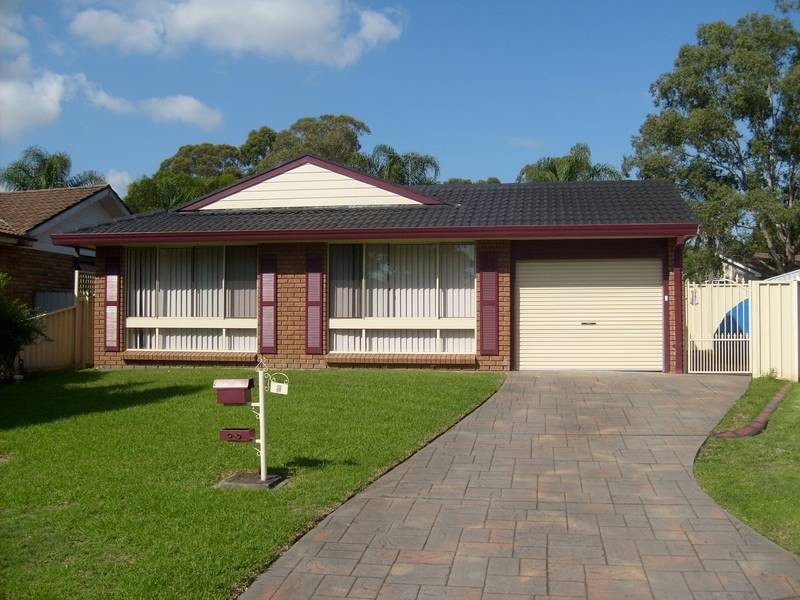 3 Noble Pl, St Clair NSW 2759