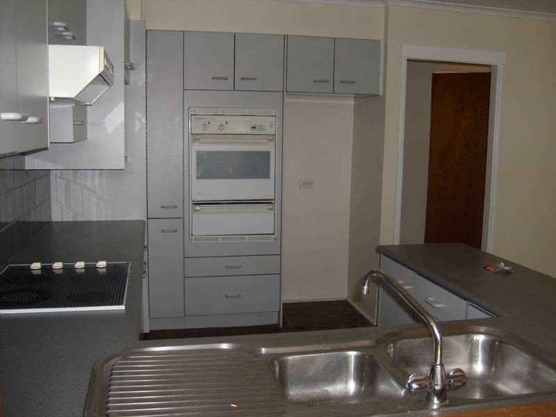 6 Young St, Colyton NSW 2760