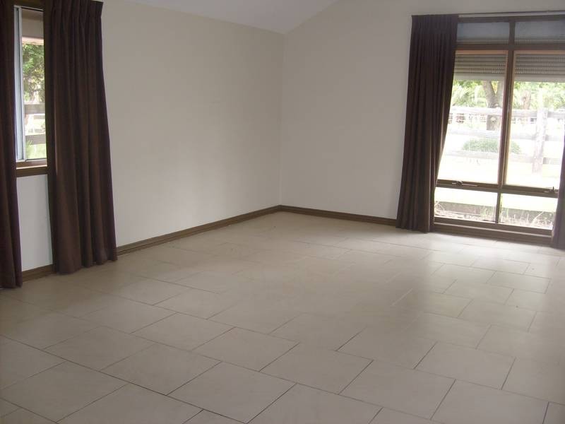 915 Mamre Rd, Kemps Creek NSW 2178