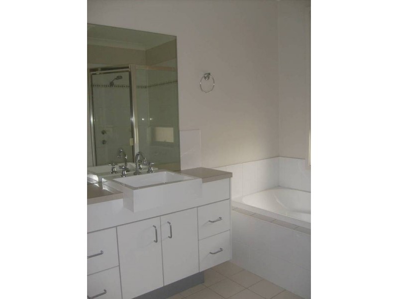 32 Dunlop Ave, Ropes Crossing NSW 2760