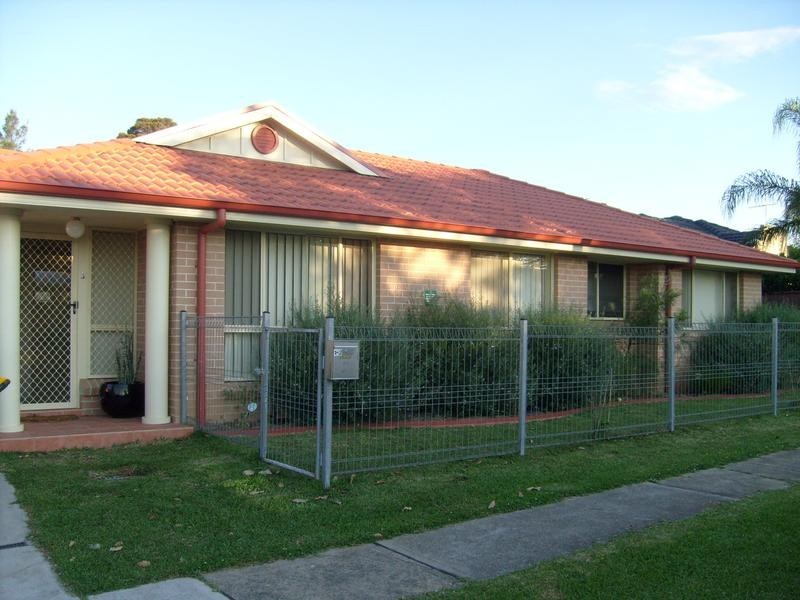 1/2 Sydney St, Oxley Park NSW 2760