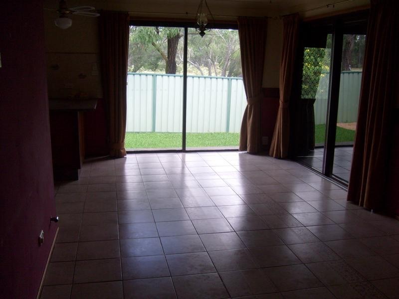 31 Horseshoe Cct, St Clair NSW 2759