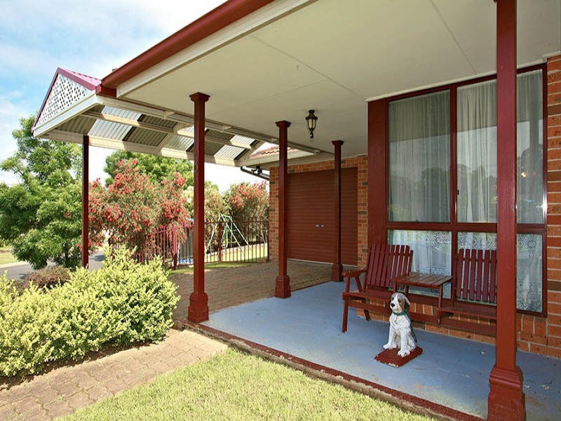 8 Falcon Cres, Claremont Meadows NSW 2747