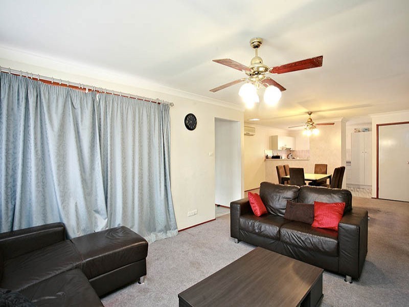 8 Falcon Cres, Claremont Meadows NSW 2747