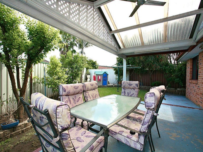 8 Falcon Cres, Claremont Meadows NSW 2747