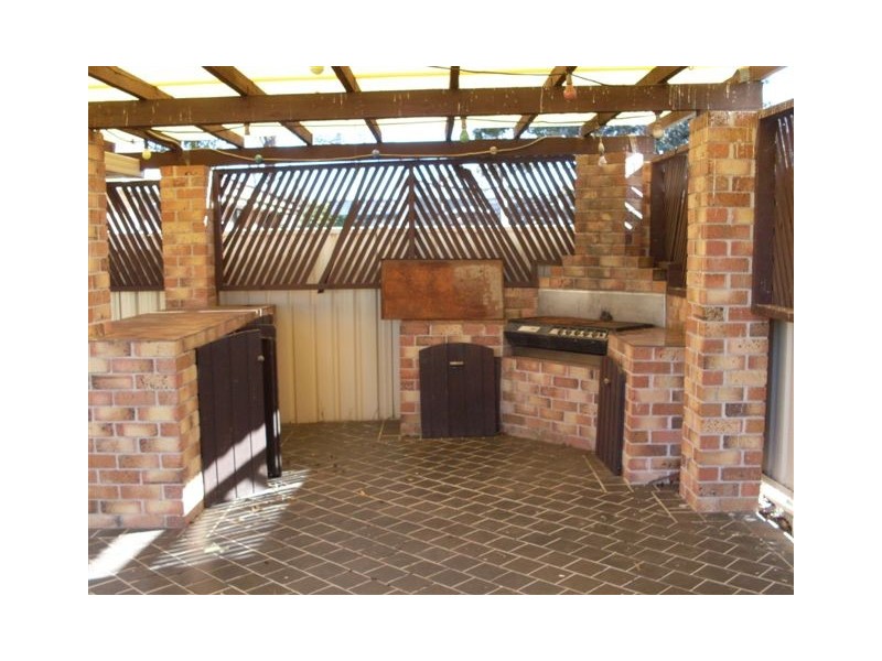 28 Caines Cres, Colyton NSW 2760