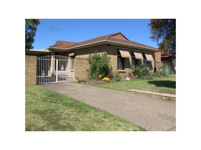 60 Coowarra Drive, St Clair NSW 2759