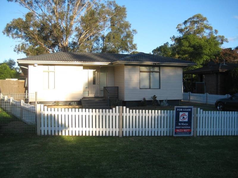 6 Banaro Ave, Whalan NSW 2770
