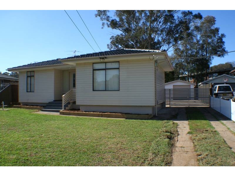 6 Banaro Ave, Whalan NSW 2770