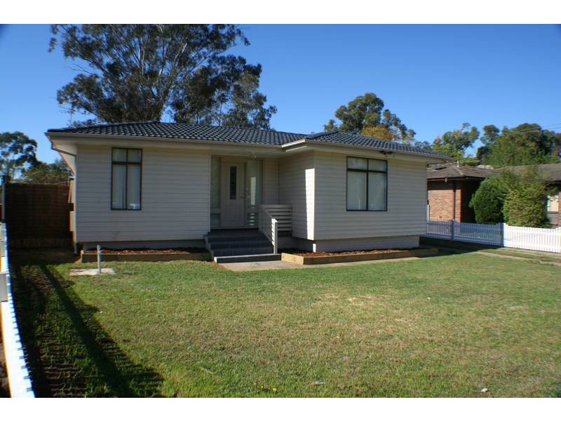 6 Banaro Ave, Whalan NSW 2770