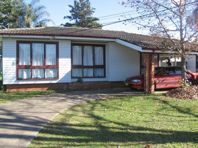 14 Taranaki Cr, Lethbridge Park NSW 2770