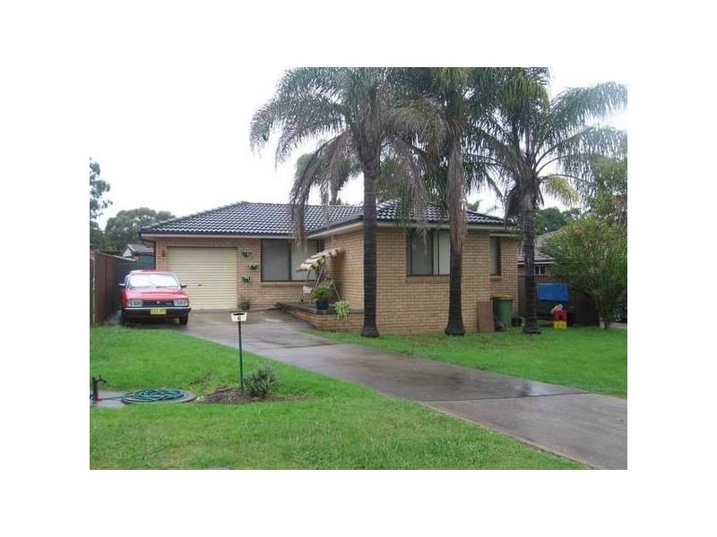 6 Bowerbird Street, St Clair NSW 2759