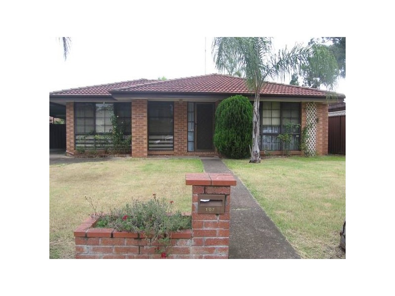 107 Explorers Way, St Clair NSW 2759