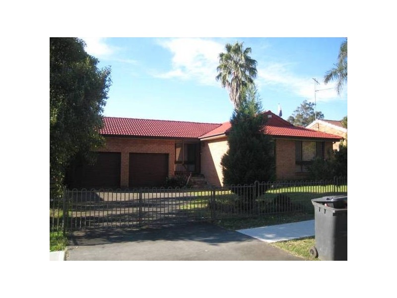 5 Banks Drive, St Clair NSW 2759