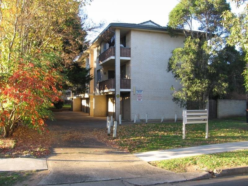 8/29 Santley Crescent, Kingswood NSW 2747