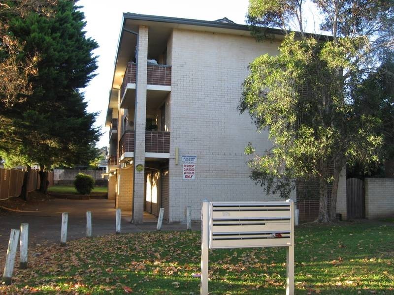 8/29 Santley Crescent, Kingswood NSW 2747