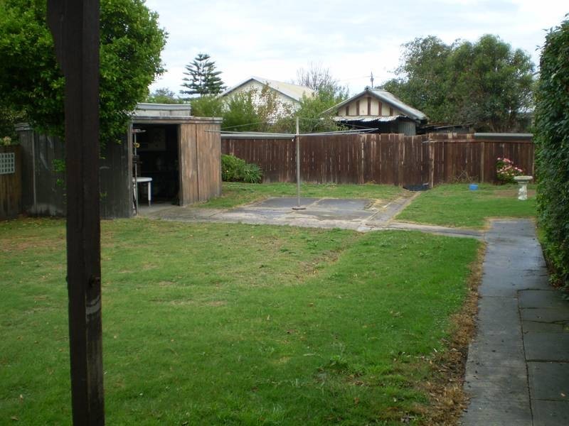 2 Sybella Avenue, Koo Wee Rup VIC 3981