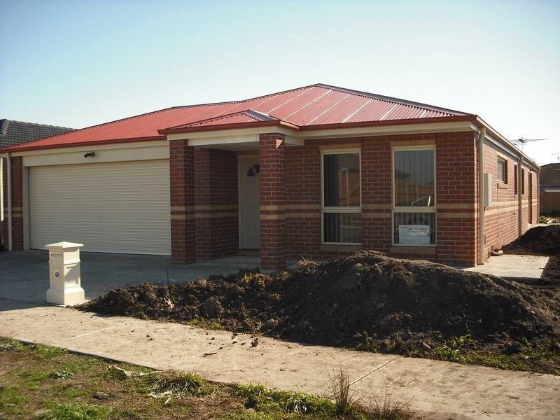 19 Bailey Boulevard, Koo Wee Rup VIC 3981