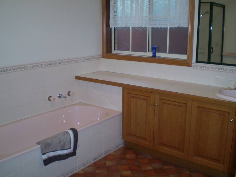 18_ Alexandra Avenue, Koo Wee Rup VIC 3981