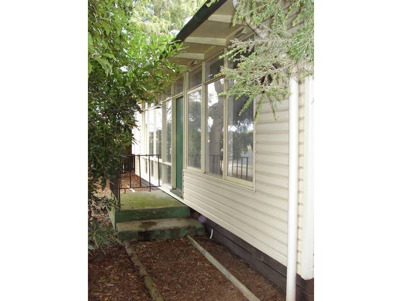24 Sybella Avenue, Koo Wee Rup VIC 3981