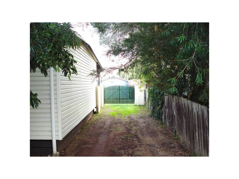 24 Sybella Avenue, Koo Wee Rup VIC 3981