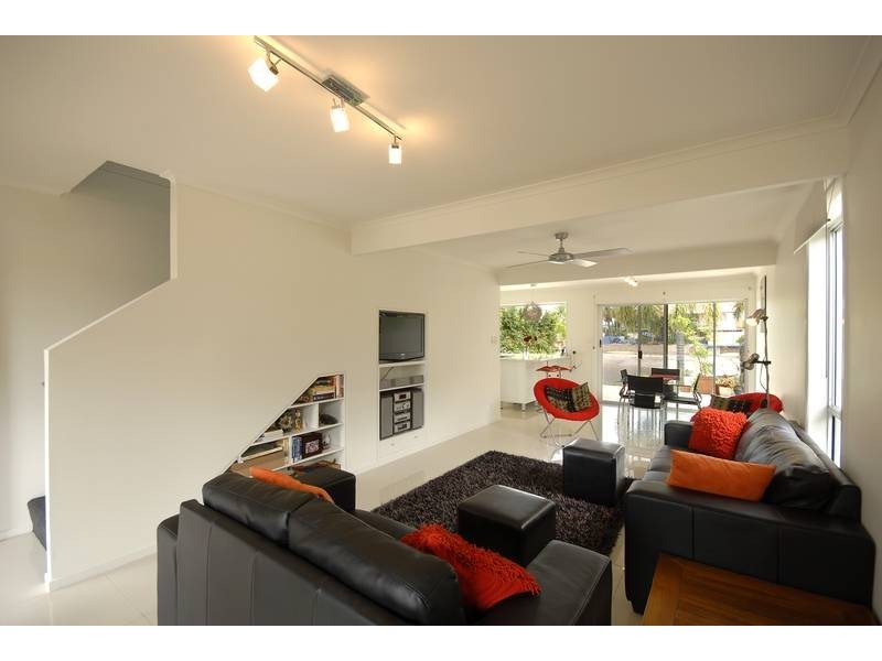 2b Admirals Court, Mooloolaba QLD 4557