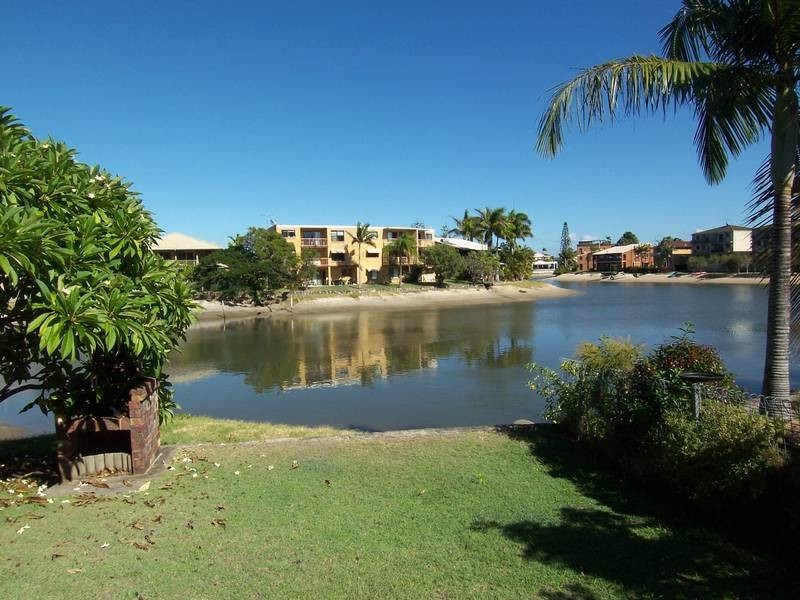 1/7 Goonawarra Drive, Mooloolaba QLD 4557