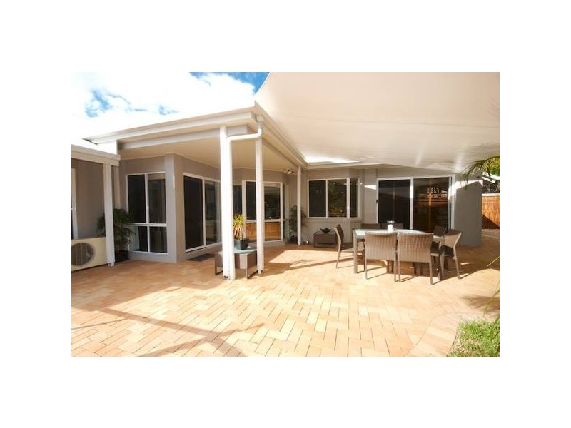 14 Crystal Waves Place, Alexandra Headland QLD 4572
