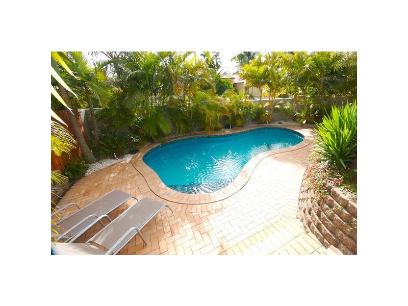 14 Crystal Waves Place, Alexandra Headland QLD 4572