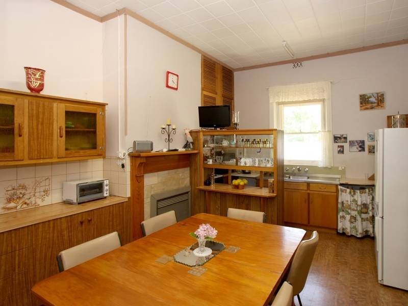 4 Crane Ave, Coromandel Valley SA 5051