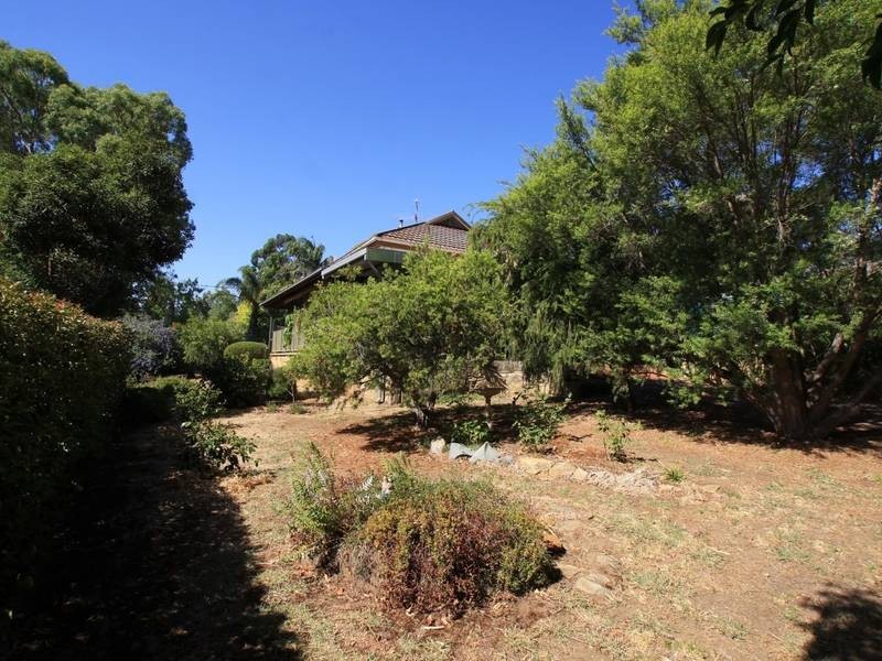 4 Crane Ave, Coromandel Valley SA 5051