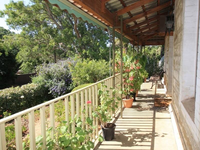 4 Crane Ave, Coromandel Valley SA 5051