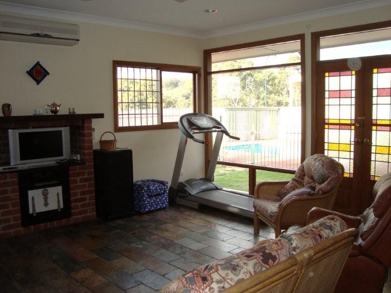 2 Crossing Road, Aberfoyle Park SA 5159