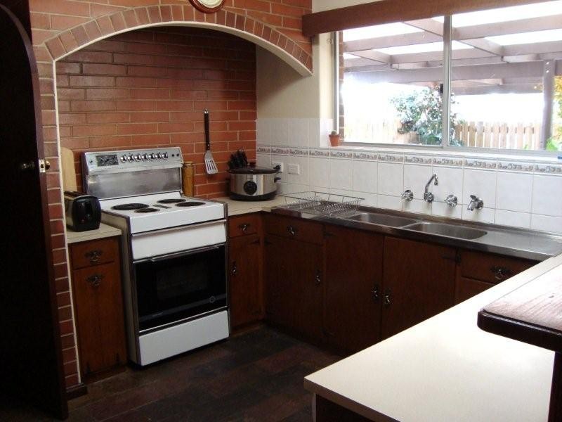 2 Crossing Road, Aberfoyle Park SA 5159