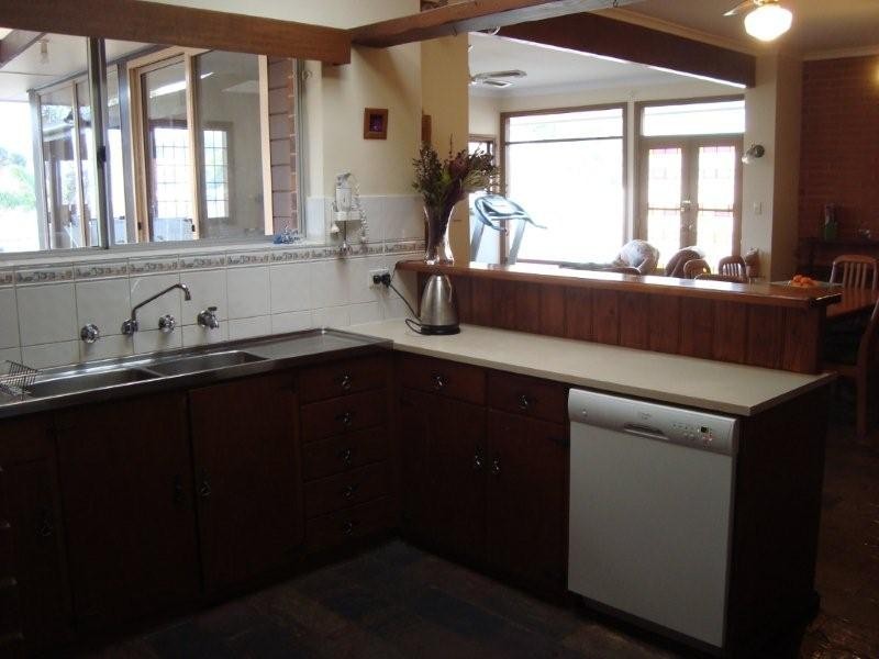 2 Crossing Road, Aberfoyle Park SA 5159