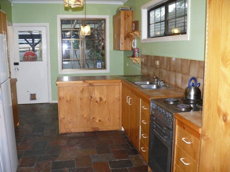 8 Mary Street, Eden Hills SA 5050