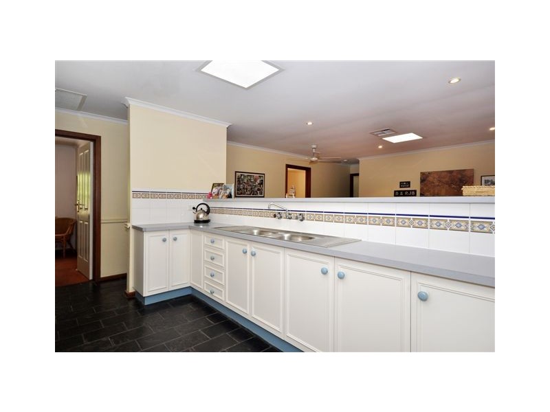 7 Devon Ave, Stirling SA 5152