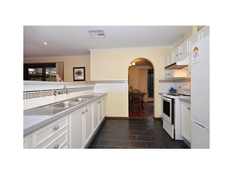 7 Devon Ave, Stirling SA 5152