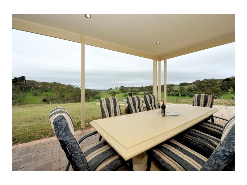 930 Old Bull Creek Road PARIS CREEK, Meadows SA 5201