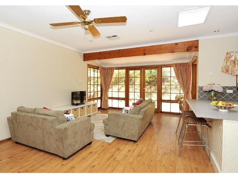 3 Millar Ave, Crafers SA 5152