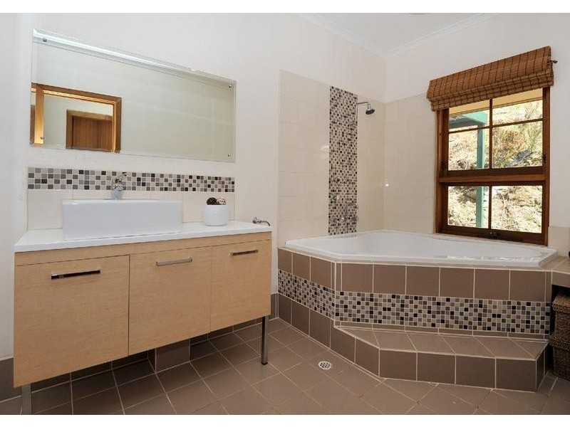 3 Millar Ave, Crafers SA 5152